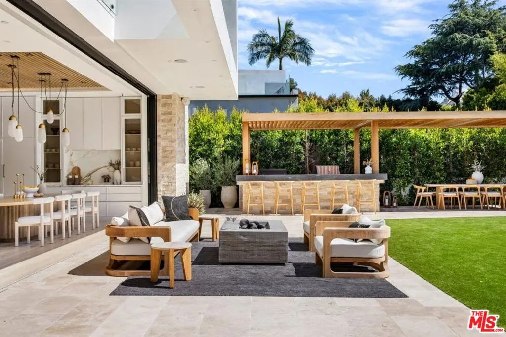 740 Warner Avenue, Los Angeles, California 90024 home-pic-36